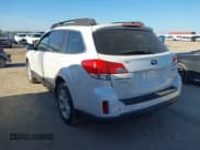 ✅ 2013 Subaru Outback Premium • VIN: 4S4BRCBCXD3230927 • Lot: 43881639. Wystawiony na IAAI z przebiegiem 160 949 mil. Bezpłatny archiwum sprzedaży aukcyjnych z USA i szczegółowy raport historii pojazdu na DreamBid. Zdjęcie 3.
