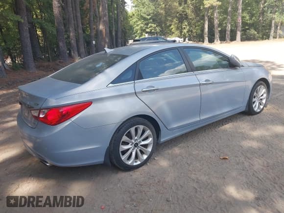 ✅ 2011 Hyundai Sonata Limited • VIN: 5NPEC4AB9BH193288 • Lot: 43180573. Listed on IAAI with 145,026 mi. Free auction sales archive from the USA and detailed vehicle history report at DreamBid. Image 4.