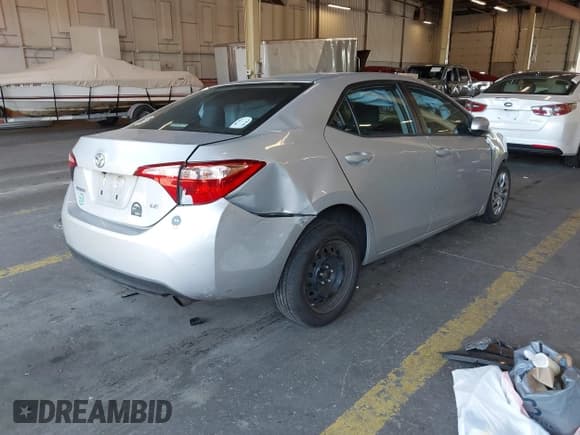 ✅ 2018 Toyota Corolla L • VIN: 2T1BURHE0JC054522 • Lot: 43250175. Wystawiony na IAAI z przebiegiem 100 639 mil. Bezpłatny archiwum sprzedaży aukcyjnych z USA i szczegółowy raport historii pojazdu na DreamBid. Zdjęcie 4.