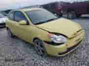 2010 Hyundai Accent SE z VIN KMHCN3AC0AU176917, wystawiony jako Copart lot #68659554 z przebiegiem 41 369 mil mil oraz Szkoda całkowita • Salvage title. Historia ofert i sprzedaży dostępna na DreamBid. Obrazek 4.