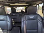 ✅ 2023 Jeep Wrangler Willys • VIN: 1C4HJXDN8PW639488 • Lot: 94491545. Wystawiony na Copart z przebiegiem 23 371 mil. Bezpłatny archiwum sprzedaży aukcyjnych z USA i szczegółowy raport historii pojazdu na DreamBid. Zdjęcie 10.