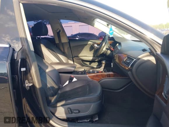 ✅ 2014 Audi A7 Premium Plus • VIN: WAUWGAFC4EN092525 • Lot: 42331183. Wystawiony na IAAI z przebiegiem 183 258 mil. Bezpłatny archiwum sprzedaży aukcyjnych z USA i szczegółowy raport historii pojazdu na DreamBid. Zdjęcie 5.