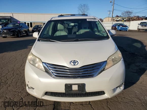 ✅ 2011 Toyota Sienna Limited • VIN: 5TDYK3DC0BS124272 • Lot: 92027685. Listed on Copart with 190,399 mi. Free auction sales archive from the USA and detailed vehicle history report at DreamBid. Image 5.