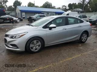 2017 Chevrolet Cruze LS z VIN 1G1BC5SM2H7152256, wystawiony jako Copart lot #80014595 z przebiegiem 96 016 mil mil oraz Szkoda całkowita • Salvage title. Historia ofert i sprzedaży dostępna na DreamBid. Obrazek 1.
