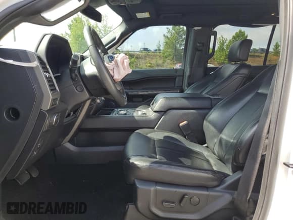 ✅ 2020 Ford Expedition XLT • VIN: 1FMJU1JT2LEA90410 • Lot: 60546655. Listed on Copart with 86,899 mi. Free auction sales archive from the USA and detailed vehicle history report at DreamBid. Image 7.