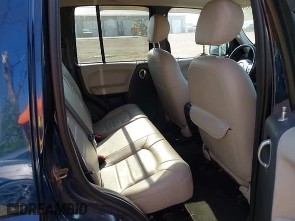 ✅ 2003 Jeep Liberty Limited • VIN: 1J4GL58K13W639573 • Lot: 42051549. Wystawiony na IAAI z przebiegiem 198 676 mil. Bezpłatny archiwum sprzedaży aukcyjnych z USA i szczegółowy raport historii pojazdu na DreamBid. Zdjęcie 8.