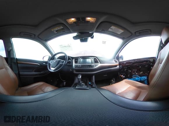 ✅ 2018 Toyota Highlander Limited • VIN: 5TDDZRFH0JS882603 • Lot: 42149163. Wystawiony na IAAI z przebiegiem 137 240 mil. Bezpłatny archiwum sprzedaży aukcyjnych z USA i szczegółowy raport historii pojazdu na DreamBid. Zdjęcie 18.