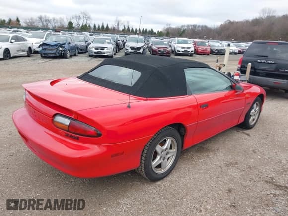 ✅ 1997 Chevrolet Camaro Z28 • VIN: 2G1FP32P6V2110373 • Lot: 43796484. Wystawiony na IAAI z przebiegiem 201 319 mil. Bezpłatny archiwum sprzedaży aukcyjnych z USA i szczegółowy raport historii pojazdu na DreamBid. Zdjęcie 4.