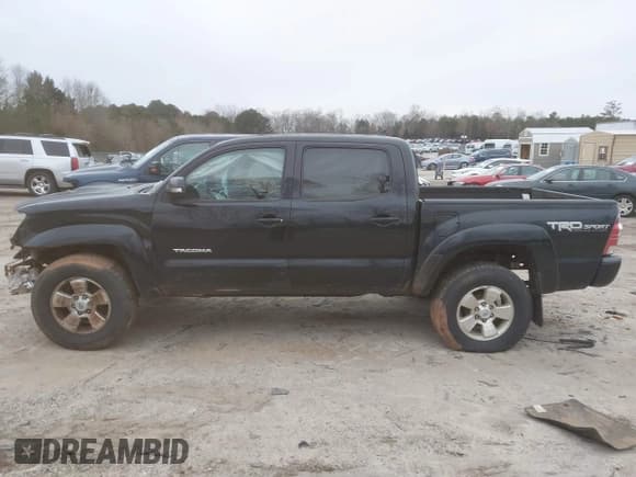 ✅ 2015 Toyota Tacoma PreRunner • VIN: 3TMJU4GN1FM174604 • Lot: 41386547. Wystawiony na IAAI z przebiegiem 225 987 mil. Bezpłatny archiwum sprzedaży aukcyjnych z USA i szczegółowy raport historii pojazdu na DreamBid. Zdjęcie 14.
