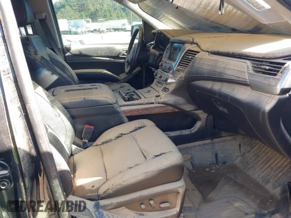 2020 Chevrolet Tahoe Premier z VIN 1GNSKCKJ4LR300528, wystawiony jako IAAI lot #40523016 z przebiegiem Nie podano mil oraz . Historia ofert i sprzedaży dostępna na DreamBid. Obrazek 5.