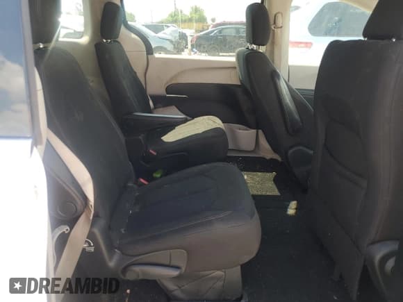 ✅ 2018 Chrysler Pacifica Touring • VIN: 2C4RC1DG9JR130510 • Lot: 63983325. Listed on Copart with 201,474 mi. Free auction sales archive from the USA and detailed vehicle history report at DreamBid. Image 11.