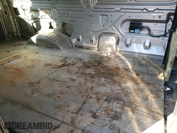 ✅ 2002 Ford Econoline Cargo • VIN: 1FTNE24L72HB37786 • Lot: 85941234. Wystawiony na Copart z przebiegiem 263 864 mil. Bezpłatny archiwum sprzedaży aukcyjnych z USA i szczegółowy raport historii pojazdu na DreamBid. Zdjęcie 12.