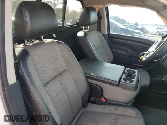 ✅ 2017 Nissan Titan SV • VIN: 1N6AA1R87HN562599 • Lot: 42702635. Wystawiony na Copart z przebiegiem 150 759 mil. Bezpłatny archiwum sprzedaży aukcyjnych z USA i szczegółowy raport historii pojazdu na DreamBid. Zdjęcie 10.