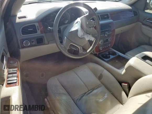 ✅ 2014 Chevrolet Suburban LT • VIN: 1GNSCJE04ER141436 • Лот: 86727905. Опубликован ранее на Copart с пробегом 87 570 миль. Бесплатный доступ к архиву аукционных продаж из США и подробный отчёт об истории автомобиля на DreamBid. Изображение 8.