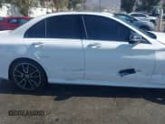 ✅ 2020 Mercedes-Benz C 300 • VIN: 55SWF8DB8LU323624 • Lot: 43017196. Wystawiony na IAAI z przebiegiem 58 786 mil. Bezpłatny archiwum sprzedaży aukcyjnych z USA i szczegółowy raport historii pojazdu na DreamBid. Zdjęcie 18.