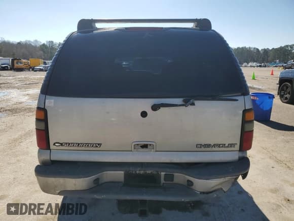 ✅ 2005 Chevrolet Suburban LT • VIN: 3GNFK16Z75G132800 • Лот: 45284065. Опубликован ранее на Copart с пробегом 317 826 миль. Бесплатный доступ к архиву аукционных продаж из США и подробный отчёт об истории автомобиля на DreamBid. Изображение 6.