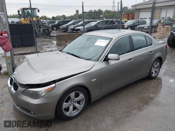 ✅ 2004 BMW 5 Series 530i • VIN: WBANA73514B801885 • Lot: 43127772. Wystawiony na IAAI z przebiegiem 145 056 mil. Bezpłatny archiwum sprzedaży aukcyjnych z USA i szczegółowy raport historii pojazdu na DreamBid. Zdjęcie 2.