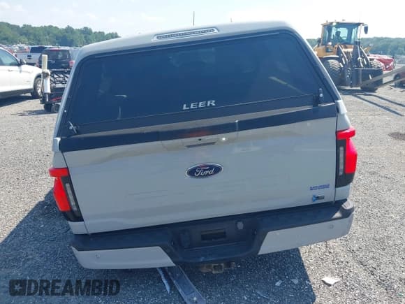 ✅ 2023 Ford F-150 Lightning Pro • VIN: 1FT6W1EVXPWG35446 • Лот: 42750723. Опубликован ранее на IAAI с пробегом 45 348 миль. Бесплатный доступ к архиву аукционных продаж из США и подробный отчёт об истории автомобиля на DreamBid. Изображение 16.