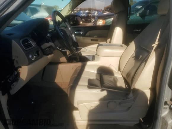 2008 Chevrolet Tahoe с VIN 1GNFC13548R120199, выставлен на аукционе Copart как лот 90063555 с пробегом 180 877 миль миль и Списание • Salvage title. История ставок и продаж доступна на DreamBid. Изображение 7.