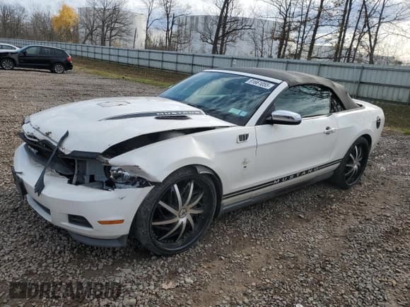 ✅ 2012 Ford Mustang V6 • VIN: 1ZVBP8EM0C5287083 • Lot: 91661055. Listed on Copart with 142,155 mi. Free auction sales archive from the USA and detailed vehicle history report at DreamBid. Image 1.