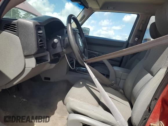 ✅ 2006 Jeep Commander • VIN: 1J8HH48KX6C203308 • Lot: 64456765. Listed on Copart with 185,794 mi. Free auction sales archive from the USA and detailed vehicle history report at DreamBid. Image 7.