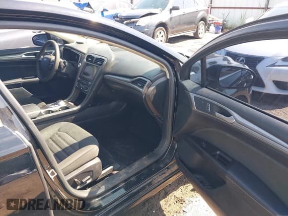 ✅ 2017 Ford Fusion SE • VIN: 3FA6P0HD2HR264013 • Lot: 43005410. Wystawiony na IAAI z przebiegiem 117 268 mil. Bezpłatny archiwum sprzedaży aukcyjnych z USA i szczegółowy raport historii pojazdu na DreamBid. Zdjęcie 5.