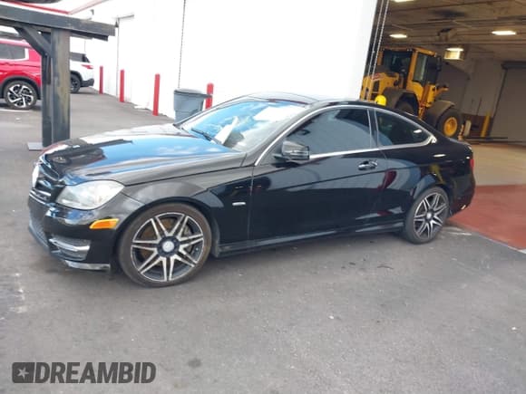 ✅ 2014 Mercedes-Benz C 250 • VIN: WDDGJ4HB3EG300841 • Lot: 41765449. Wystawiony na IAAI z przebiegiem 152 263 mil. Bezpłatny archiwum sprzedaży aukcyjnych z USA i szczegółowy raport historii pojazdu na DreamBid. Zdjęcie 17.