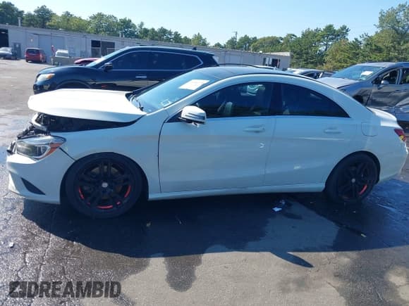 ✅ 2014 Mercedes-Benz CLA 250 • VIN: WDDSJ4GB2EN132763 • Lot: 43156578. Listed on IAAI with 161,075 mi. Free auction sales archive from the USA and detailed vehicle history report at DreamBid. Image 14.