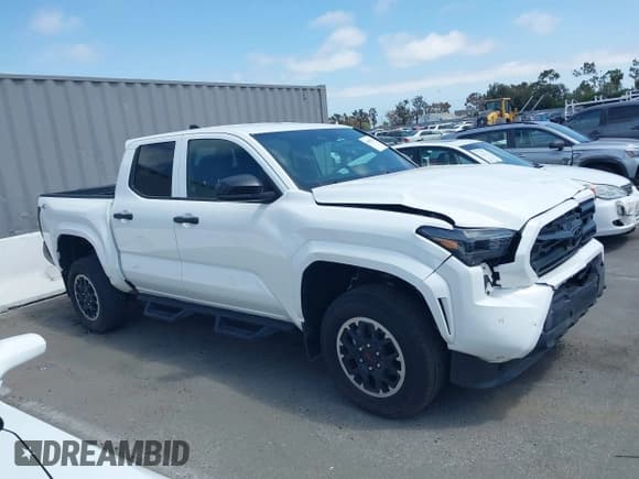 ✅ 2024 Toyota Tacoma SR • VIN: 3TYKD5HNXRT012102 • Лот: 42425765. Опубликован ранее на IAAI с пробегом 3 937 миль. Бесплатный доступ к архиву аукционных продаж из США и подробный отчёт об истории автомобиля на DreamBid. Изображение 13.