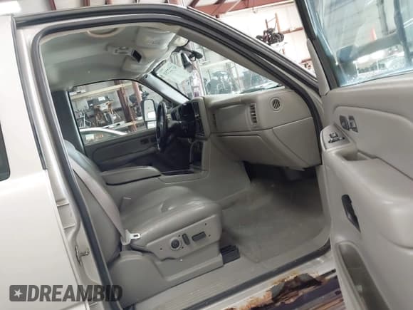 ✅ 2004 GMC Sierra 2500HD SLE • VIN: 1GTHK23U44F236998 • Lot: 43722753. Wystawiony na IAAI z przebiegiem Nie podano. Bezpłatny archiwum sprzedaży aukcyjnych z USA i szczegółowy raport historii pojazdu na DreamBid. Zdjęcie 5.