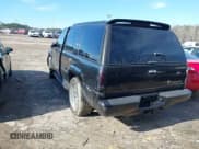✅ 1999 Cadillac Escalade • VIN: 1GYEK13R4XR411823 • Lot: 41221246. Wystawiony na IAAI z przebiegiem 184 123 mil. Bezpłatny archiwum sprzedaży aukcyjnych z USA i szczegółowy raport historii pojazdu na DreamBid. Zdjęcie 3.