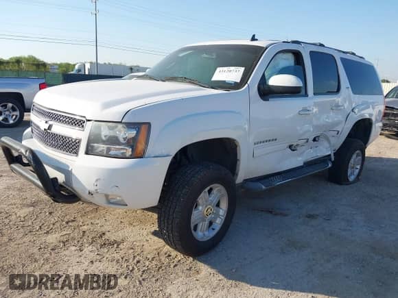 2012 Chevrolet Suburban LT z VIN 1GNSKJE74CR256132, wystawiony jako IAAI lot #43120737 z przebiegiem 195 627 mil mil oraz . Historia ofert i sprzedaży dostępna na DreamBid. Obrazek 2.