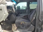 ✅ 2001 Chevrolet Silverado 2500HD • VIN: 1GCHK23121F166144 • Lot: 54622075. Wystawiony na Copart z przebiegiem Nie podano. Bezpłatny archiwum sprzedaży aukcyjnych z USA i szczegółowy raport historii pojazdu na DreamBid. Zdjęcie 7.