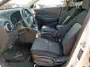 2021 Hyundai Kona SEL z VIN KM8K2CAA1MU752053, wystawiony jako Copart lot #69663785 z przebiegiem 51 903 mil mil oraz Czysty tytuł • Clean title. Historia ofert i sprzedaży dostępna na DreamBid. Obrazek 7.