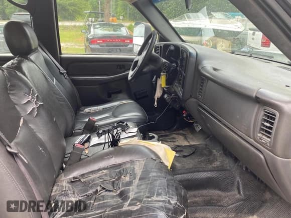 ✅ 2006 Chevrolet Silverado 1500 • VIN: 1GBJC33D36F179611 • Lot: 56563245. Wystawiony na Copart z przebiegiem 365 018 mil. Bezpłatny archiwum sprzedaży aukcyjnych z USA i szczegółowy raport historii pojazdu na DreamBid. Zdjęcie 5.