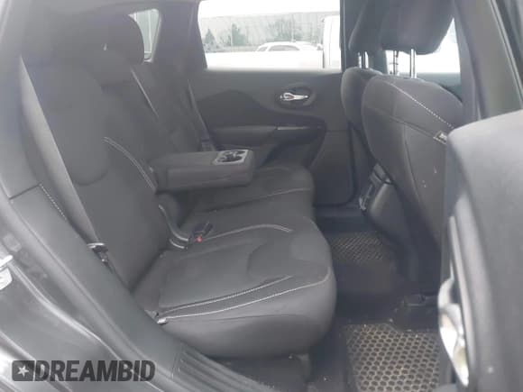 ✅ 2016 Jeep Cherokee Latitude • VIN: 1C4PJMCB1GW188485 • Lot: 43786925. Listed on IAAI with 190,711 mi. Free auction sales archive from the USA and detailed vehicle history report at DreamBid. Image 8.