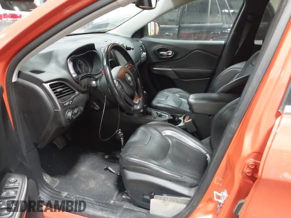 ✅ 2021 Jeep Cherokee Latitude Lux • VIN: 1C4PJMMX5MD120871 • Lot: 42427822. Wystawiony na IAAI z przebiegiem 65 379 mil. Bezpłatny archiwum sprzedaży aukcyjnych z USA i szczegółowy raport historii pojazdu na DreamBid. Zdjęcie 5.