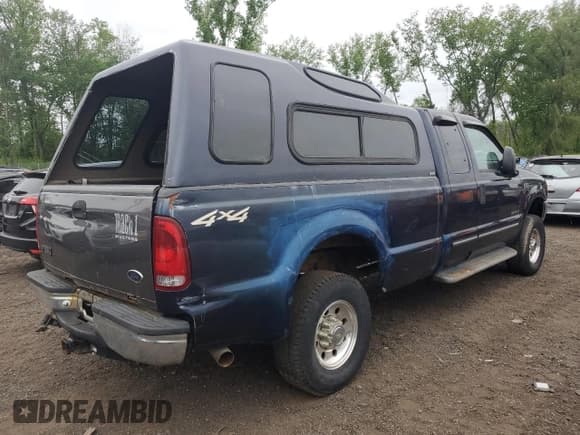 ✅ 2000 Ford F-250 XL • VIN: 1FTNX21F0YEB64380 • Lot: 57564855. Listed on Copart with 223,420 mi. Free auction sales archive from the USA and detailed vehicle history report at DreamBid. Image 3.