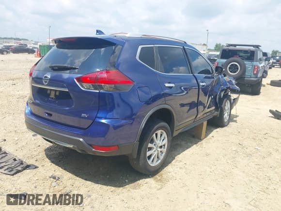 ✅ 2017 Nissan Rogue SV • VIN: JN8AT2MT1HW133374 • Lot: 43047112. Wystawiony na IAAI z przebiegiem 132 465 mil. Bezpłatny archiwum sprzedaży aukcyjnych z USA i szczegółowy raport historii pojazdu na DreamBid. Zdjęcie 4.