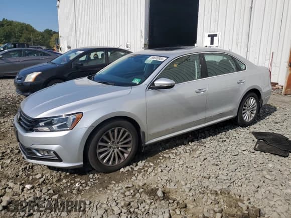 ✅ 2016 Volkswagen Passat SE • VIN: 1VWBT7A36GC011740 • Lot: 80608955. Wystawiony na Copart z przebiegiem 83 851 mil. Bezpłatny archiwum sprzedaży aukcyjnych z USA i szczegółowy raport historii pojazdu na DreamBid. Zdjęcie 1.