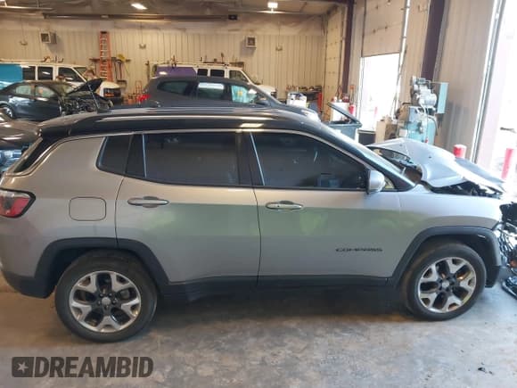 ✅ 2018 Jeep Compass Limited • VIN: 3C4NJDCB0JT104385 • Lot: 43197333. Wystawiony na IAAI z przebiegiem 122 004 mil. Bezpłatny archiwum sprzedaży aukcyjnych z USA i szczegółowy raport historii pojazdu na DreamBid. Zdjęcie 13.