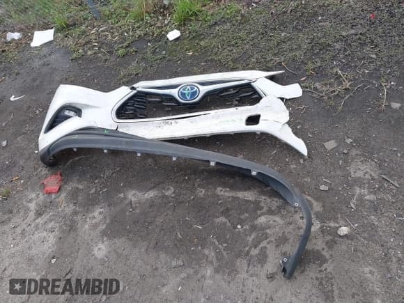 ✅ 2021 Toyota Highlander Hybrid LE • VIN: 5TDZARAH6MS504147 • Lot: 41600741. Listed on IAAI with 171,489 mi. Free auction sales archive from the USA and detailed vehicle history report at DreamBid. Image 12.