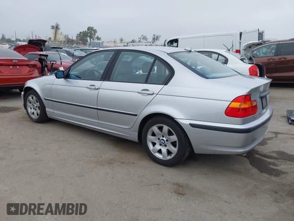 ✅ 2004 BMW 3 Series 325i • VIN: WBAAZ33464KP85402 • Лот: 42643413. Опубликован ранее на IAAI с пробегом 48 706 миль. Бесплатный доступ к архиву аукционных продаж из США и подробный отчёт об истории автомобиля на DreamBid. Изображение 3.