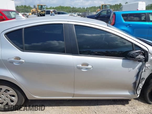 ✅ 2016 Toyota Prius One • VIN: JTDKDTB38G1123233 • Лот: 42228136. Опубликован ранее на IAAI с пробегом 142 397 миль. Бесплатный доступ к архиву аукционных продаж из США и подробный отчёт об истории автомобиля на DreamBid. Изображение 14.