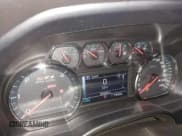 ✅ 2018 Chevrolet Silverado 1500 LT • VIN: 1GCVKRECXJZ131814 • Lot: 43590513. Wystawiony na IAAI z przebiegiem 52 445 mil. Bezpłatny archiwum sprzedaży aukcyjnych z USA i szczegółowy raport historii pojazdu na DreamBid. Zdjęcie 7.