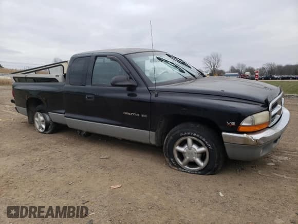 ✅ 1997 Dodge Dakota • VIN: 1B7GL23X5VS208252 • Lot: 82584134. Wystawiony na Copart z przebiegiem 152 633 mil. Bezpłatny archiwum sprzedaży aukcyjnych z USA i szczegółowy raport historii pojazdu na DreamBid. Zdjęcie 4.