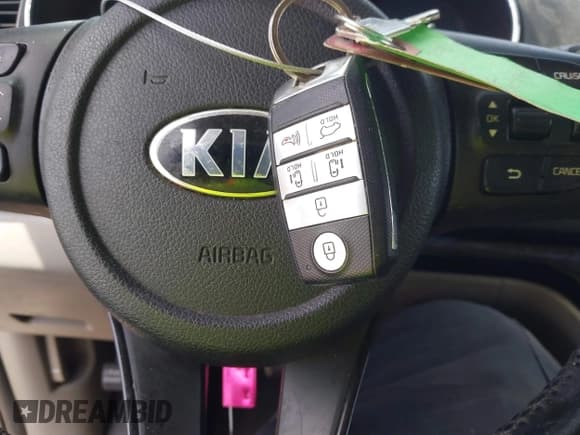 ✅ 2020 Kia Sedona EX • VIN: KNDMB5C14L6596843 • Lot: 42074858. Wystawiony na IAAI z przebiegiem 82 294 mil. Bezpłatny archiwum sprzedaży aukcyjnych z USA i szczegółowy raport historii pojazdu na DreamBid. Zdjęcie 11.