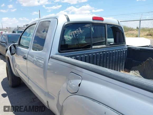 ✅ 2006 Toyota Tacoma PreRunner • VIN: 5TETU62N06Z293954 • Lot: 42847328. Listed on IAAI with 295,856 mi. Free auction sales archive from the USA and detailed vehicle history report at DreamBid. Image 12.