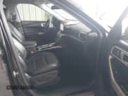 ✅ 2020 Ford Explorer XLT • VIN: 1FMSK7DH9LGC27951 • Lot: 41623009. Wystawiony na IAAI z przebiegiem 93 918 mil. Bezpłatny archiwum sprzedaży aukcyjnych z USA i szczegółowy raport historii pojazdu na DreamBid. Zdjęcie 5.