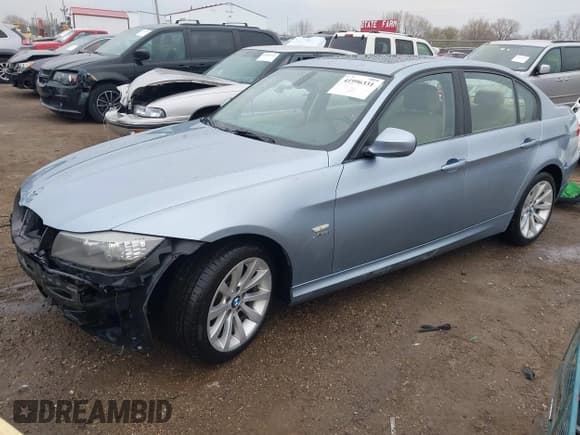 ✅ 2011 BMW 3 Series 328i xDrive • VIN: WBAPK7G53BNN69625 • Lot: 41996331. Listed on IAAI with 199,392 mi. Free auction sales archive from the USA and detailed vehicle history report at DreamBid. Image 19.